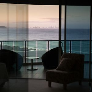 Luxury Three-Bedroom Apartment Ocean View
